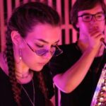 ചലനാത്മക വ്യവസായ രംഗത്ത് ഫാഷൻ പ്രവണതകളെ സ്വാധീനിക്കുക, പ്രചോദിപ്പിക്കുക, പരിവർത്തനം ചെയ്യുക